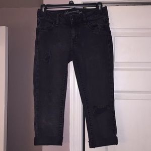 4/$20 American Eagle black distressed crop sz 2  jeans